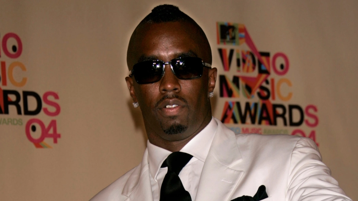 Diddy: Το ατύχημα στην κουκέτα της φυλακής που οδήγησε στην έκτακτη μεταφορά του στο νοσοκομείο Diddy: Το ατύχημα στην κουκέτα της φυλακής που οδήγησε στην έκτακτη μεταφορά του στο νοσοκομείο