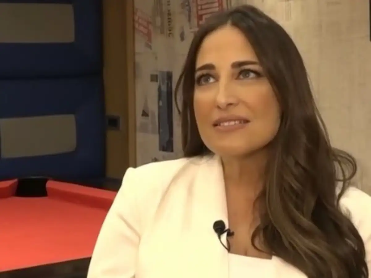 Δώρα Αναγνωστοπούλου: «Έχω κλάψει γιατί θα ήθελα κάποιες στιγμές να είμαι δίπλα στα παιδιά μου» Δώρα Αναγνωστοπούλου: «Έχω κλάψει γιατί θα ήθελα κάποιες στιγμές να είμαι δίπλα στα παιδιά μου»