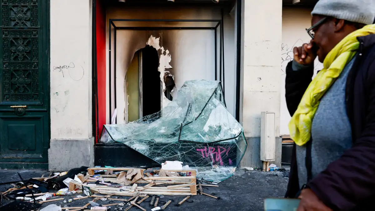 Επεισόδια στη Γαλλία: Πανάκριβες τσάντες και καλλυντικά από το πλιάτσικο στα καταστήματα πωλούνται online