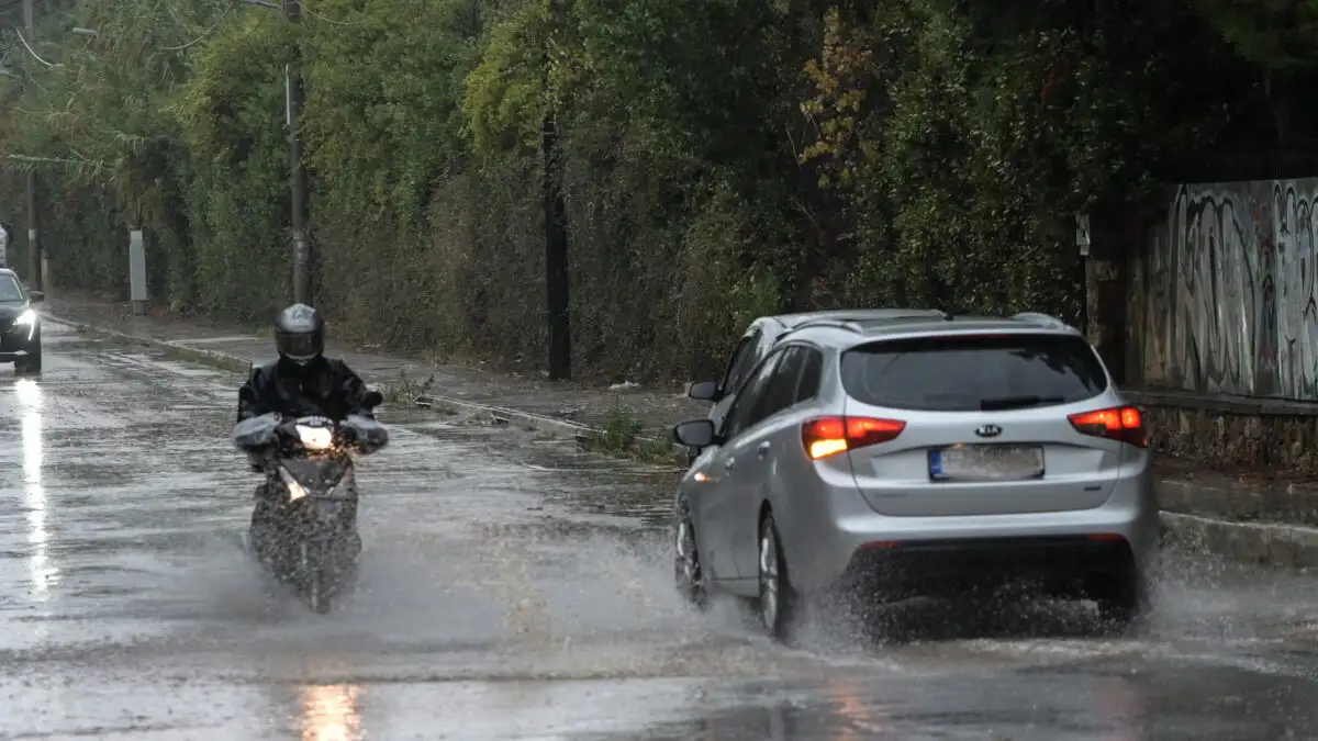 Καιρός Παραμένουν οι βροχές στην Κρήτη ενώ αυξημένη θα είναι η αφρικανική σκόνη σε βόρειες και ανατολικές περιοχές