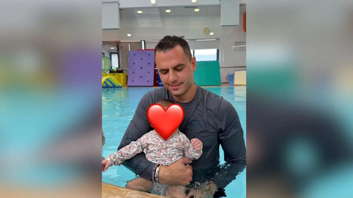 Παναγιώτης Κουτσουμπής: Για baby swimming με την κόρη του, Ξένια – Οι τρυφερές στιγμές στην πισίνα Παναγιώτης Κουτσουμπής: Για baby swimming με την κόρη του, Ξένια – Οι τρυφερές στιγμές στην πισίνα
