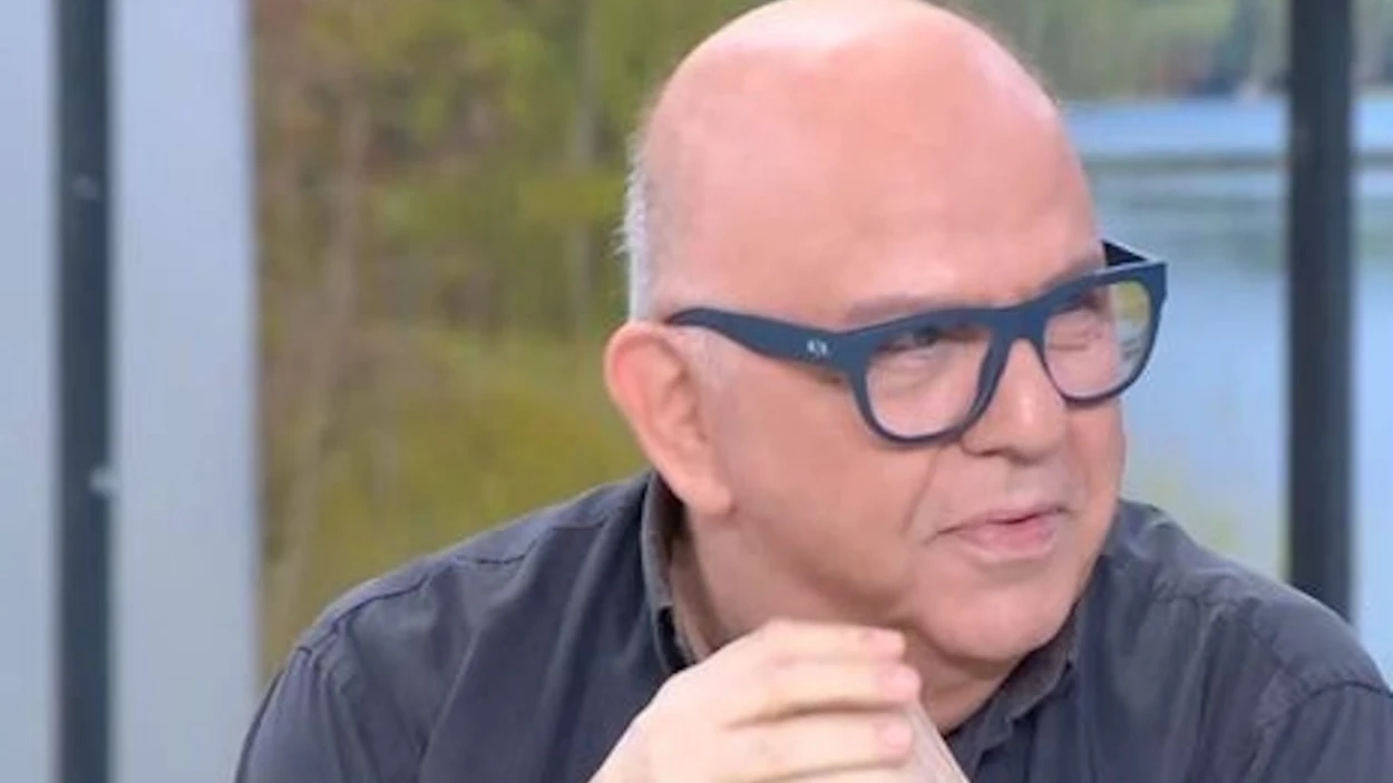 Νίκος Μουρατίδης για Γιώργο Μαζωνάκη: «Με τόσα λεφτά, απορώ γιατί πήγε στην Καρνεάδου και όχι στην Ελβετία» Νίκος Μουρατίδης για Γιώργο Μαζωνάκη: «Με τόσα λεφτά, απορώ γιατί πήγε στην Καρνεάδου και όχι στην Ελβετία»