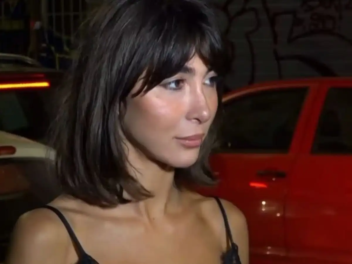 Κρις Μπέτα: «Το να είμαι κόρη της Νατάσας Θεοδωρίδου είναι ελαφρύ σαν πούπουλο» – Η σχέση με τη διάσημη μητέρα της