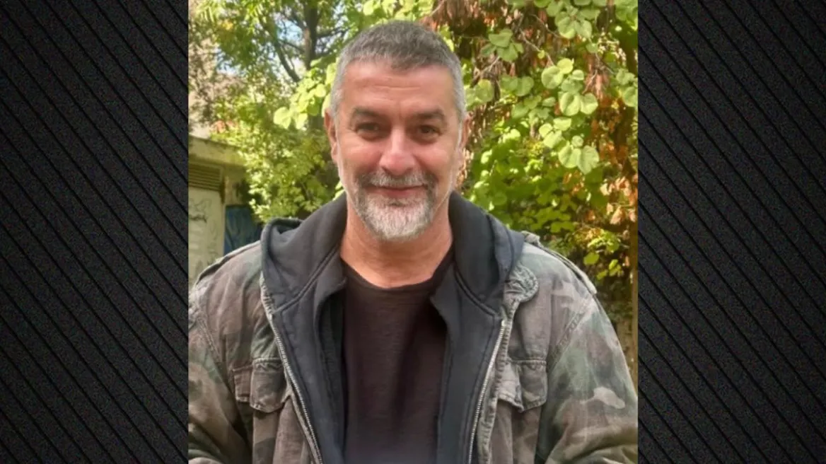 Βασίλης Μπισμπίκης: Τα 49α γενέθλια και το στιγμιότυπο με την τούρτα που μοιράστηκε Βασίλης Μπισμπίκης: Τα 49α γενέθλια και το στιγμιότυπο με την τούρτα που μοιράστηκε