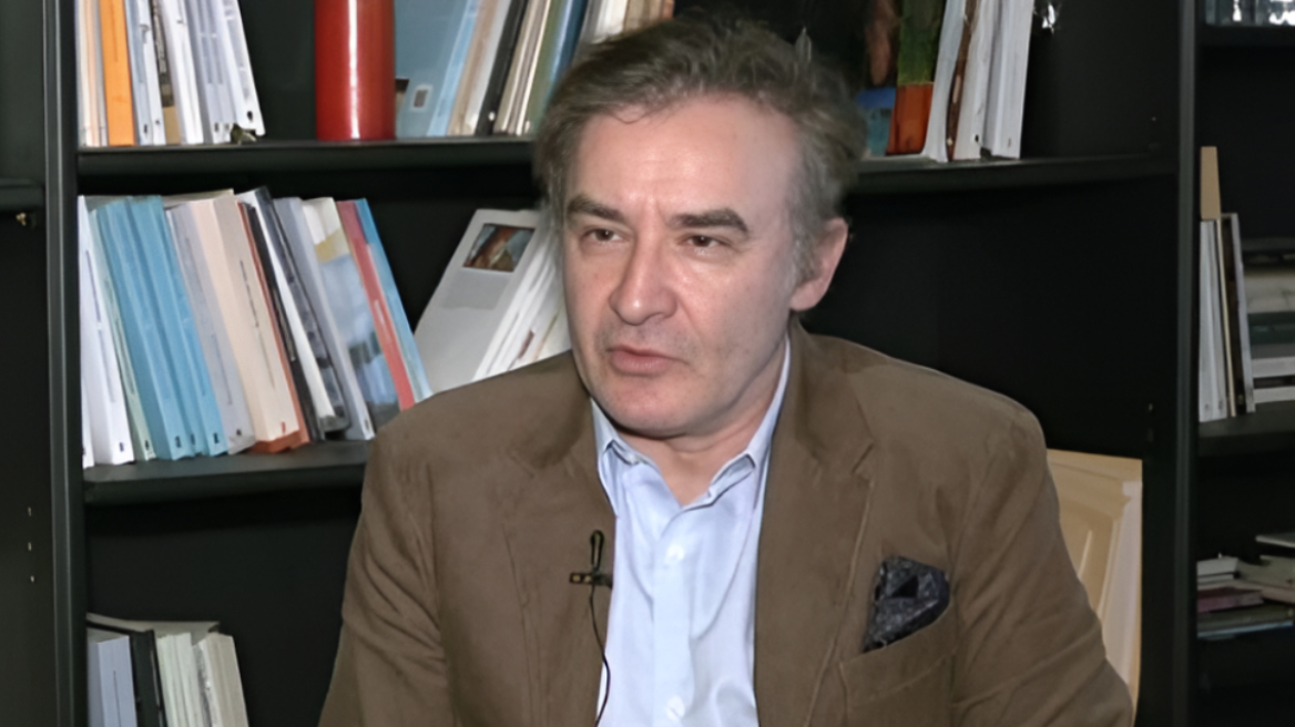 Νίκος Ορφανός: «Θέλω να είμαι ο πατέρας που θα ήθελα να έχω – Δεν είχα ευτυχισμένα παιδικά χρόνια»