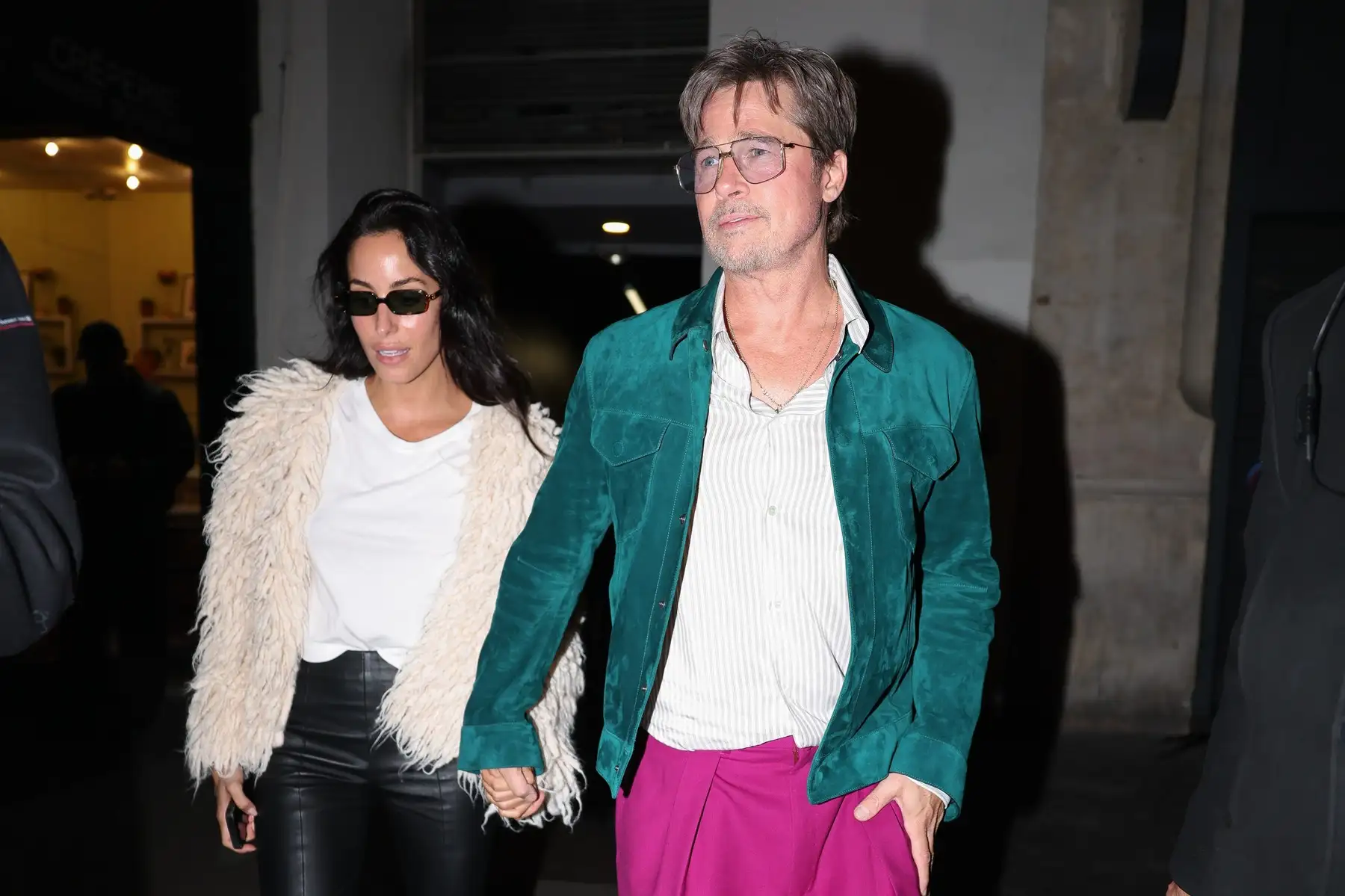 Brad Pitt: Το τολμηρό χρωματικό combo σε βραδινή έξοδο με την Ines de Ramon στο Παρίσι – Ποιος μπορεί να κοιτάξει αλλού; Brad Pitt: Το τολμηρό χρωματικό combo σε βραδινή έξοδο με την Ines de Ramon στο Παρίσι – Ποιος μπορεί να κοιτάξει αλλού;