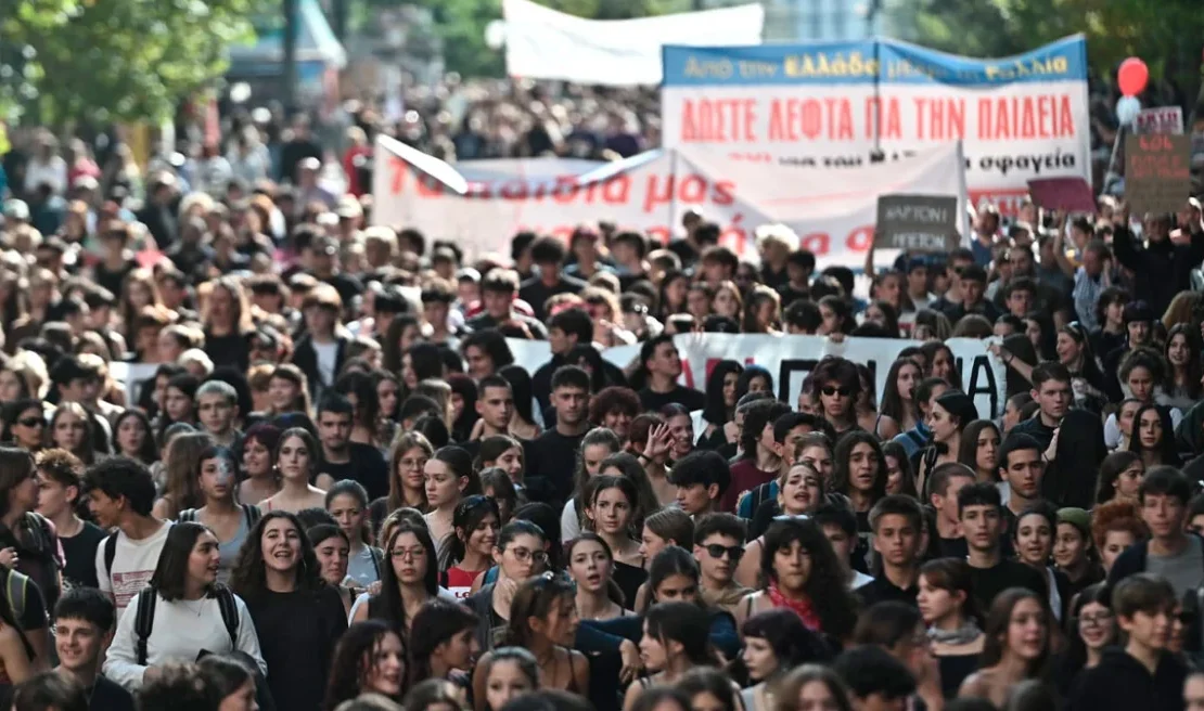 Αθήνα: Συνθήματα, γαλλικά πανό και «Bella Ciao» στο πανεκπαιδευτικό συλλαλητήριο