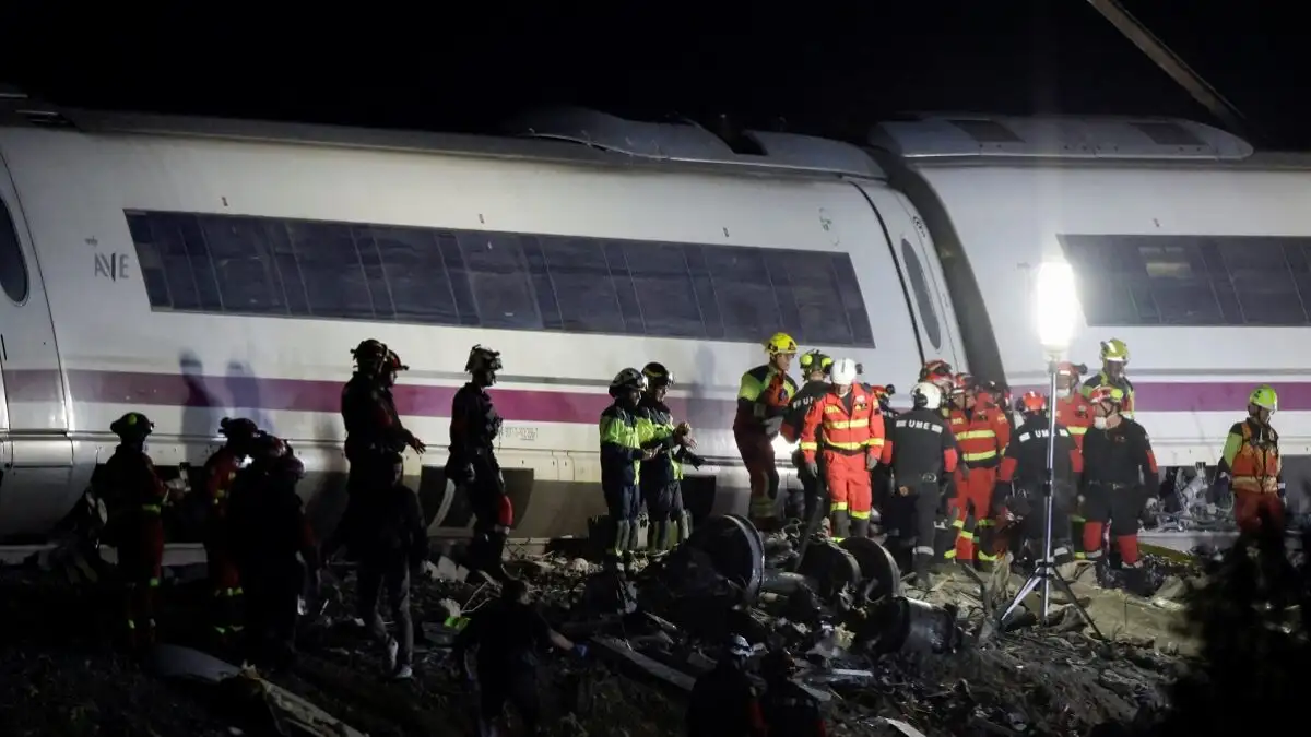 Ισπανία στο μικροσκόπιο οι χειρισμοί του κέντρου ελέγχου πριν από τη θανατηφόρα σύγκρουση τρένων