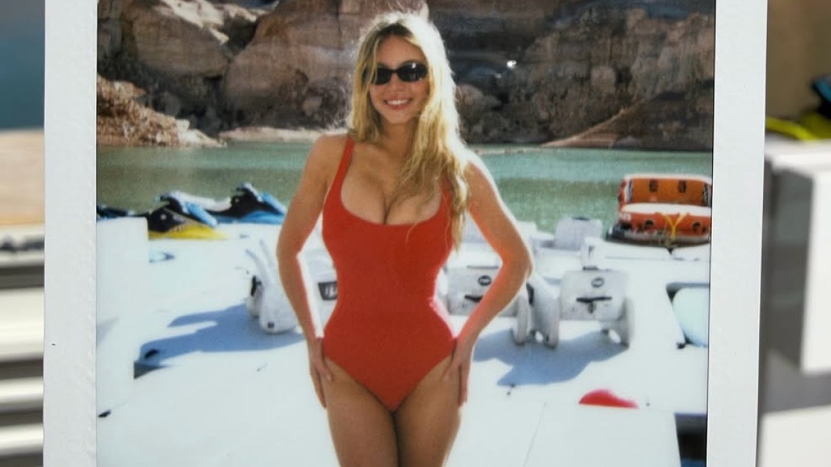 Σίντνεϊ Σουίνι: Σε «Baywatch» διάθεση στις διακοπές με τον σύντροφό της – Δείτε φωτογραφίες