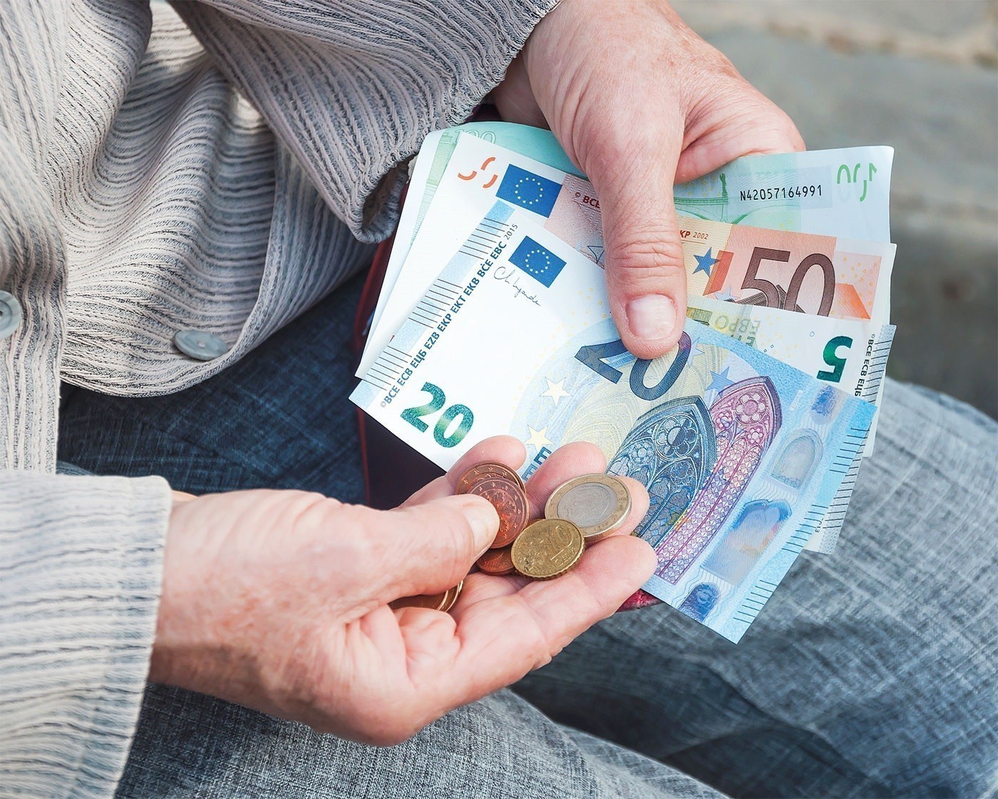 Συντάξεις: Ποιοι θα λάβουν την ενίσχυση των 400 ευρώ και πότε θα πληρωθούν