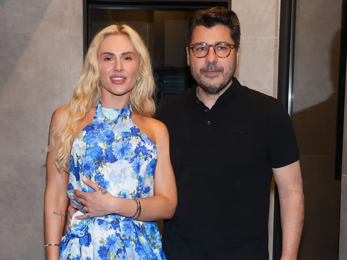 Λάμπρος Κωνσταντάρας: Απαντά για τη φημολογούμενη συγκατοίκηση με την Έλενα Τσαγκρινού Λάμπρος Κωνσταντάρας: Απαντά για τη φημολογούμενη συγκατοίκηση με την Έλενα Τσαγκρινού